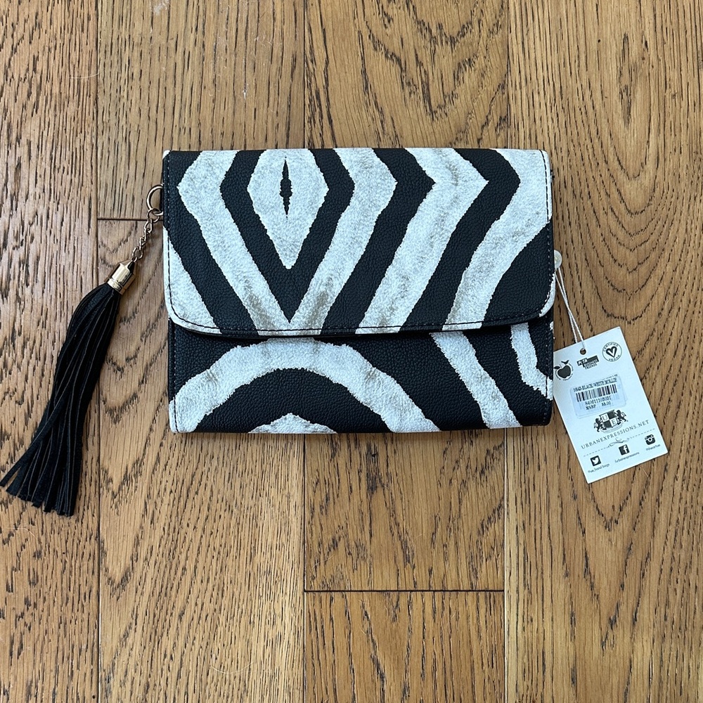 NWT.‎ Urban Expressions Vegan Black and White Clutch